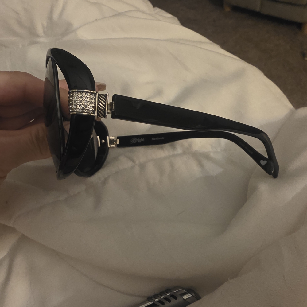 Elegant Black Sunglasses with Rhinestone Detail